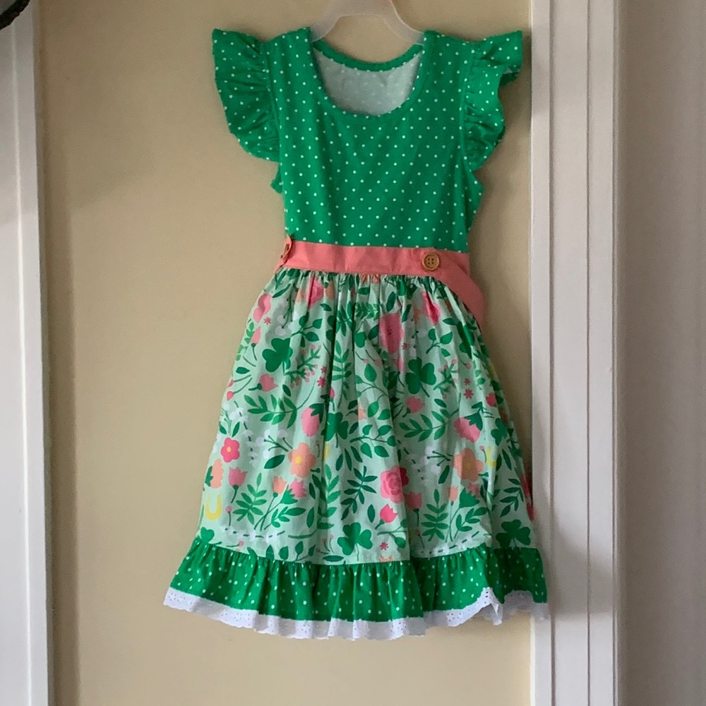 Girls size 5-6. Eleanor rose dress